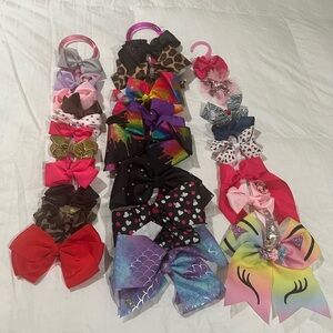 Colorful Kids Hair Bow Set.  All bows are in new or like new condition.😍